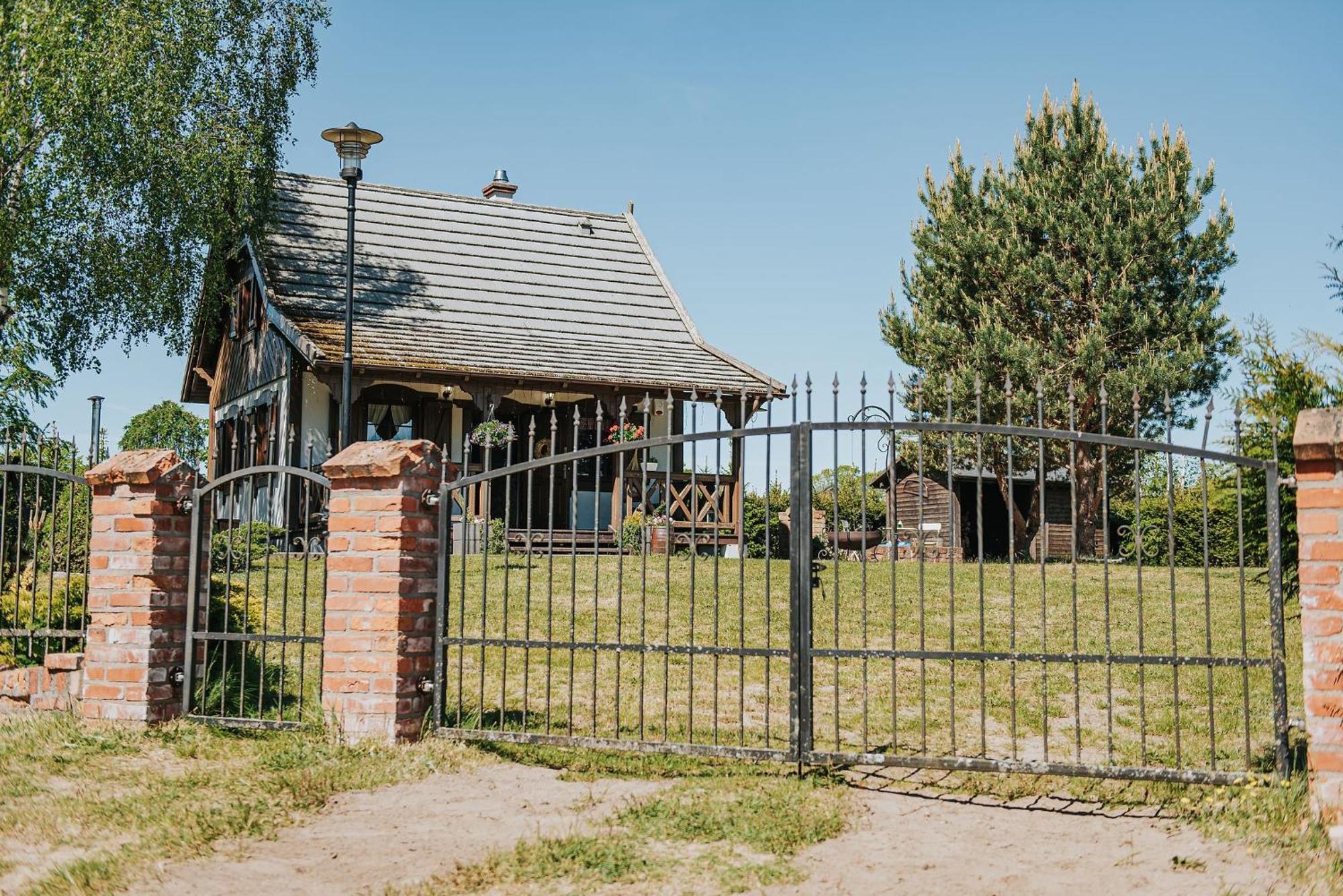 Villa Rajski Domek Nad Jeziorem Radacz à Borne Sulinowo Extérieur photo